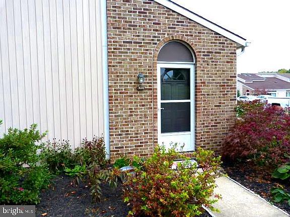 2nd image of 1634 Woodlands Run