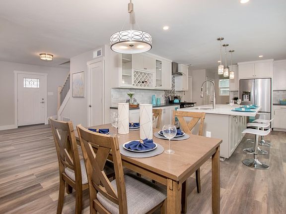3rd image of 2070 Lockwood Dr