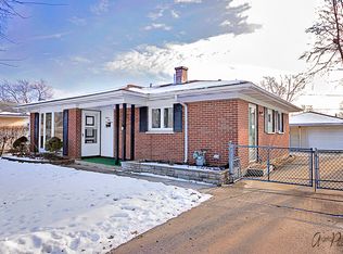 747 S Wayne Pl, Wheeling, IL 60090