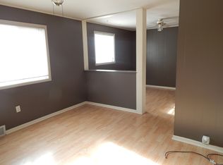 718 Sinclair St, Bottineau, ND 58318