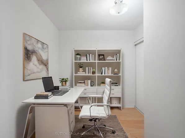 60 Disera Dr #1101, Vaughan, ON L4J 9G1