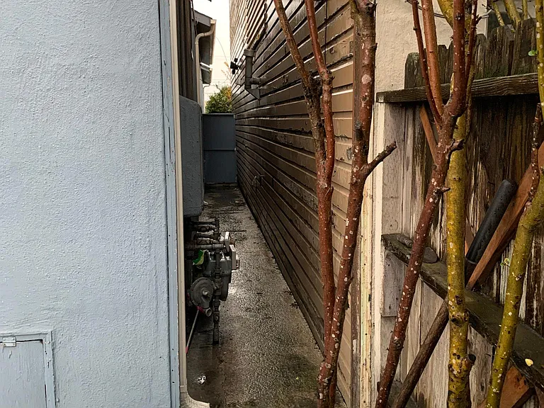 1096 Montgomery Ave — Photo 5