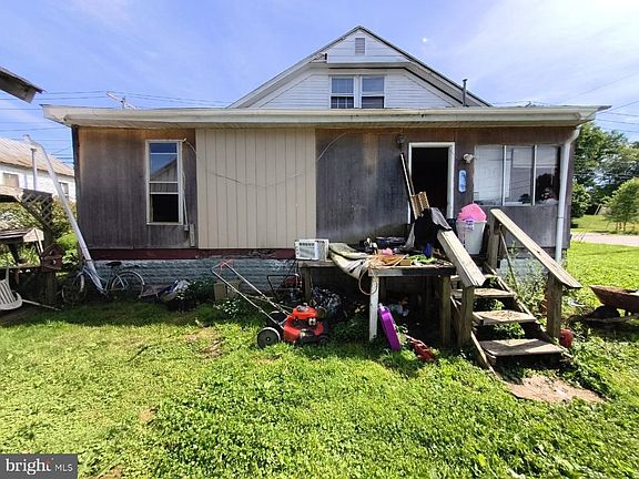 3rd image of 216 Juliana St