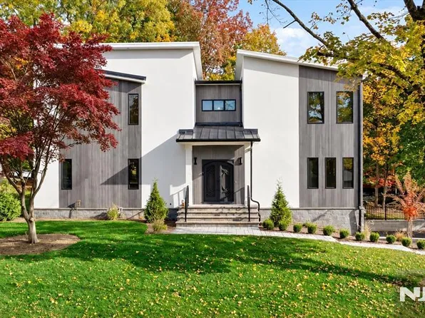 7 Sloping Hill Lane, Montvale, NJ 07645