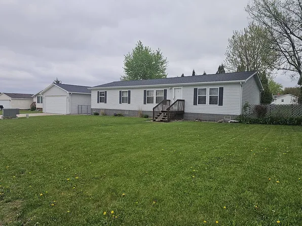 3742 Memory Ln, Waterloo, IA 50701