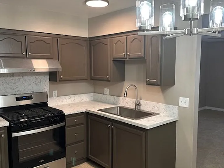 405 S Kroeger St — Photo 9