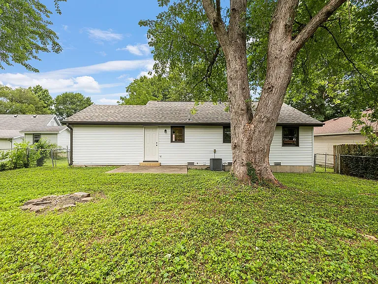 418 W Olive St — Photo 22