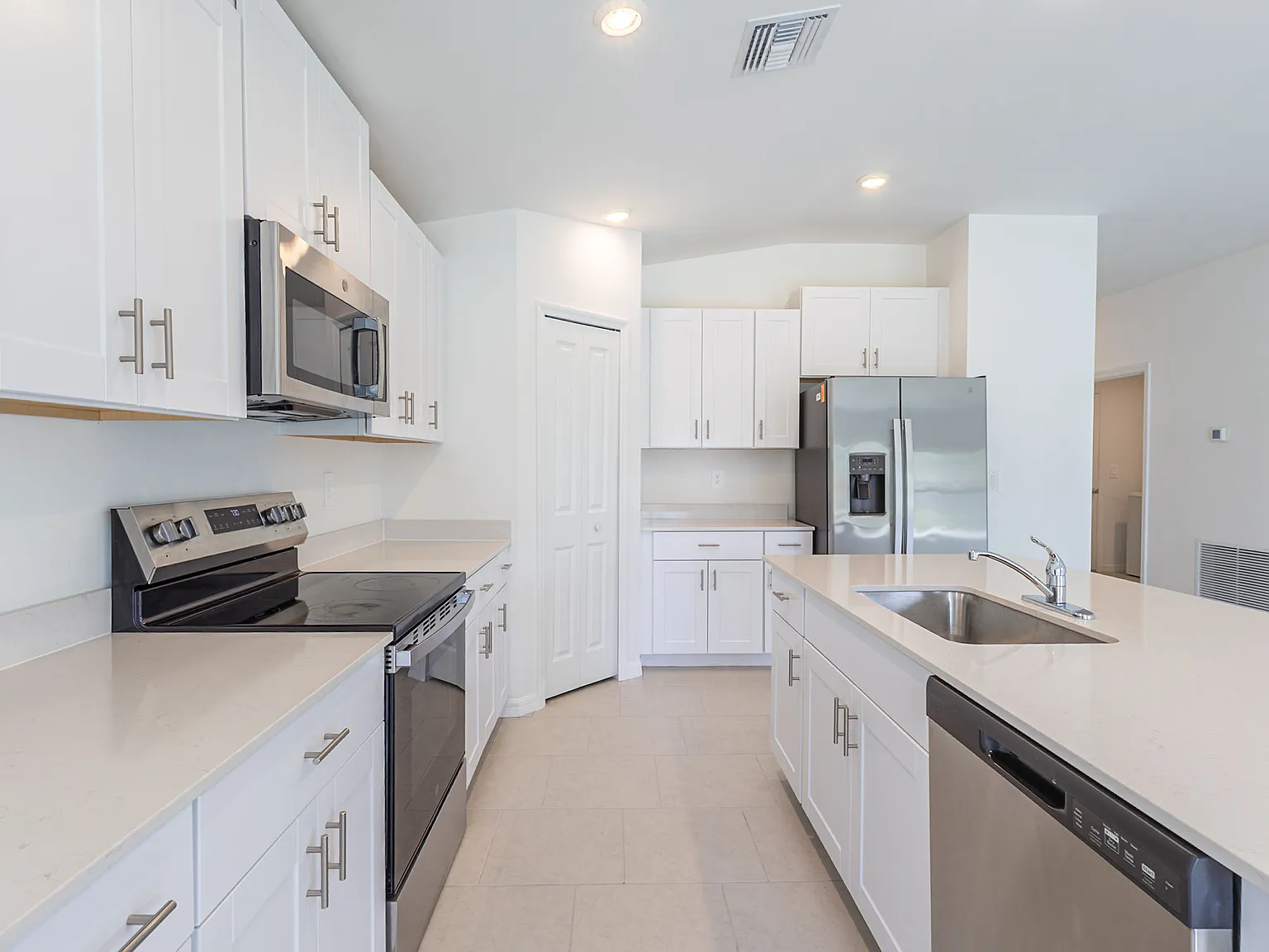 387 Martineau Cir — Photo 4