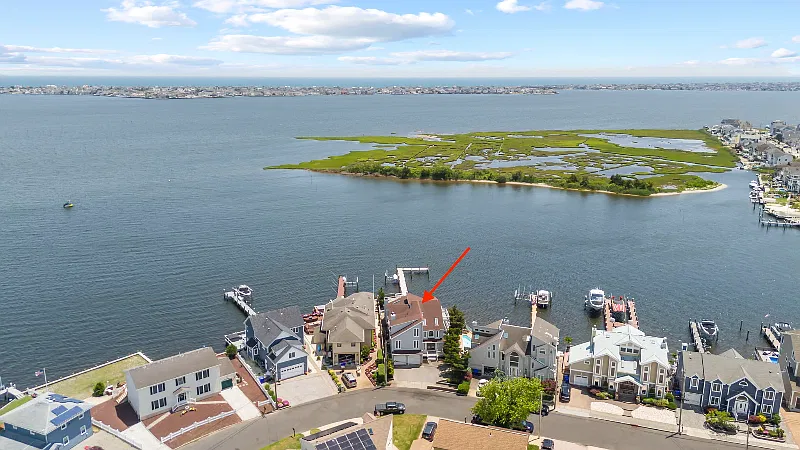 Winter Rental - 7BR Bayfront Escape w/ Heated Pool, Game Room, Balconies & Stunning Water Views — Photo 3