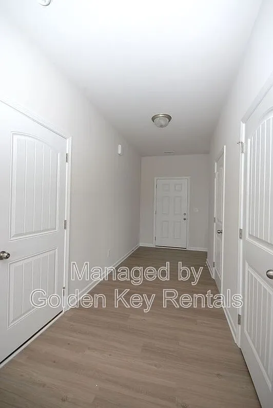 3 bed, 2.5 bath, 1800 sqft, $2,000 — Photo 2
