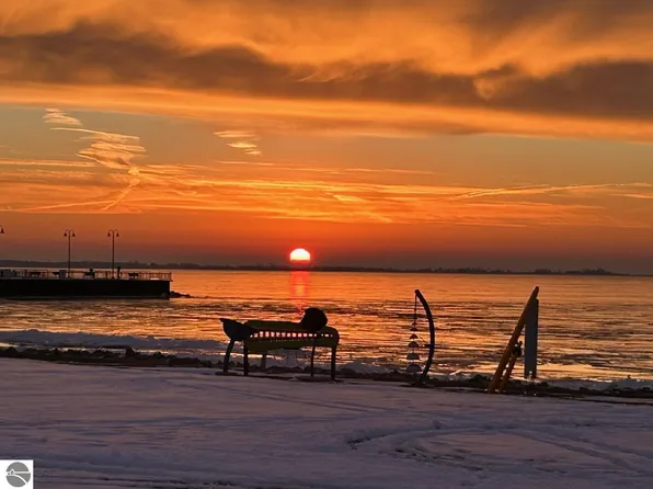 629 W Lake St, Tawas City, MI 48763