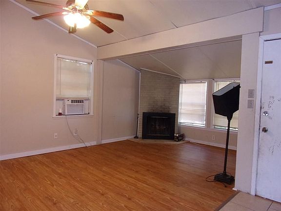 3rd image of 74 Palisade Cir