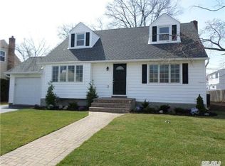 3868 Marilyn Dr, Seaford, NY 11783