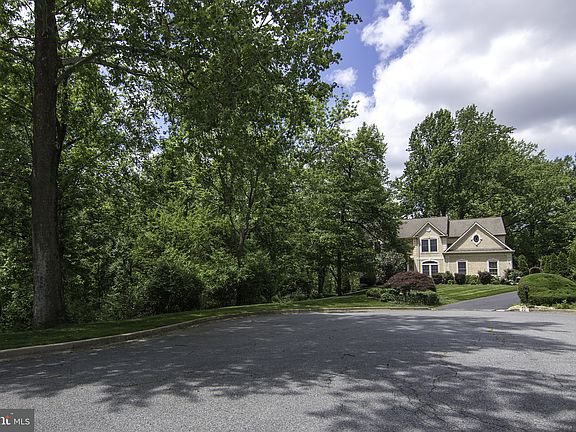 3rd image of 22 Taylors Mill Ln