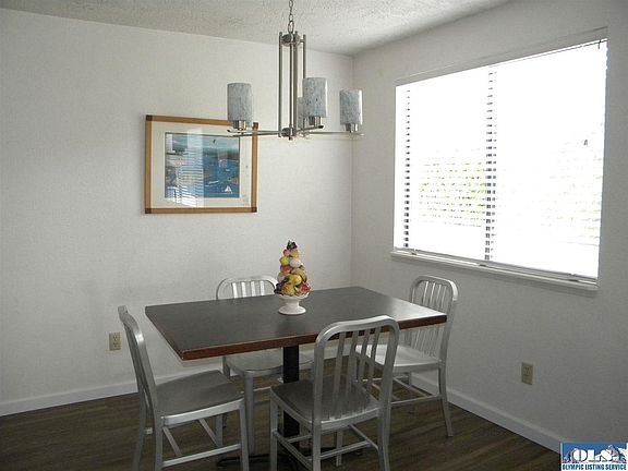5th image of 811 N Abbey Ct