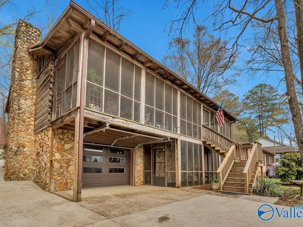 968 Skyline Shores Dr, Scottsboro, AL 35769