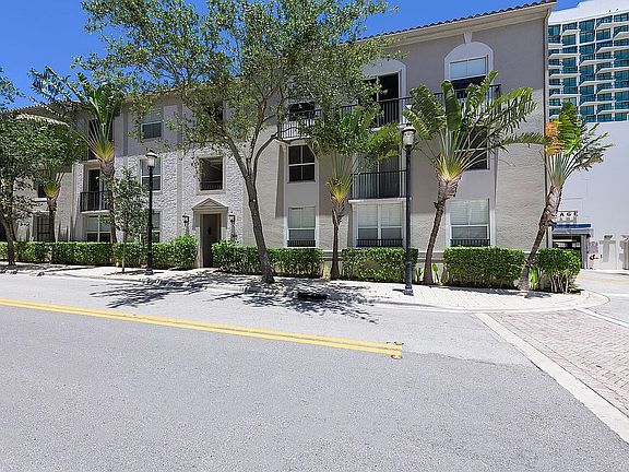 5th image of 560 S Sapodilla Ave APT 203