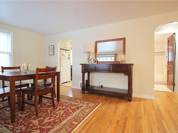 3rd image of 338 Taunton Pl