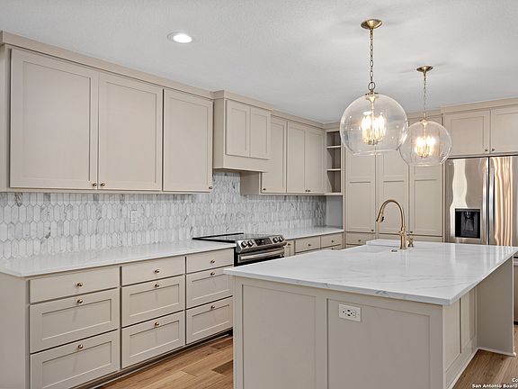 3rd image of 1903 Danielle Dr