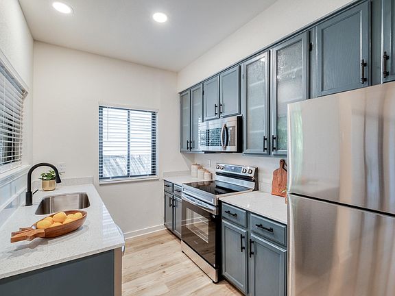 4th image of 601 Nelray Blvd APT 6
