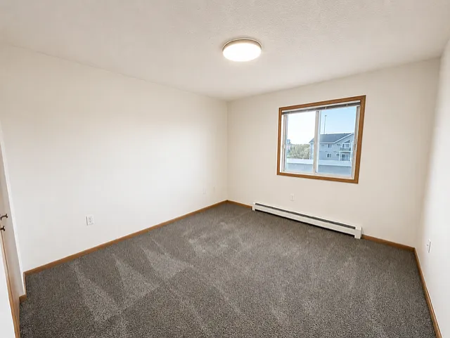 Greenbrier Apartments — Photo 14