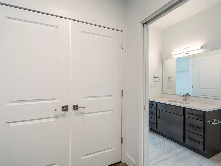 St. Barts Apartments — Photo 14
