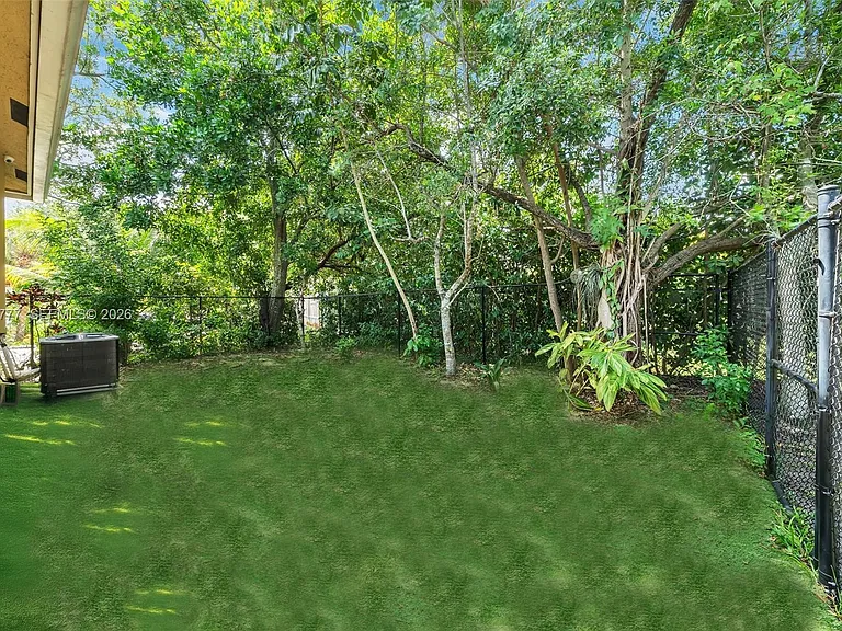 8908 NW 40th St — Photo 33