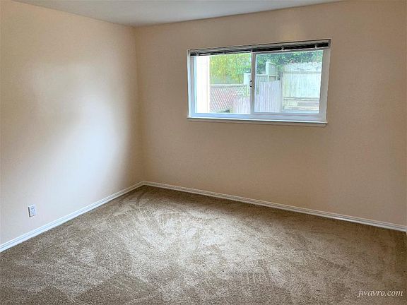 5th image of 838 Peru Ave