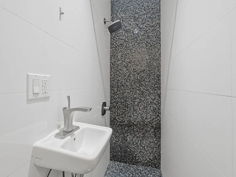 237 Frost St #1 — Photo 7