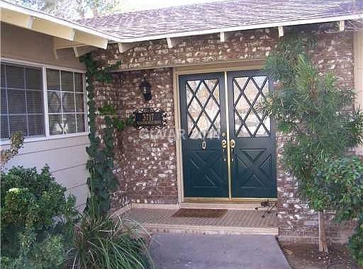 3rd image of 3717 Meadowcrest Dr