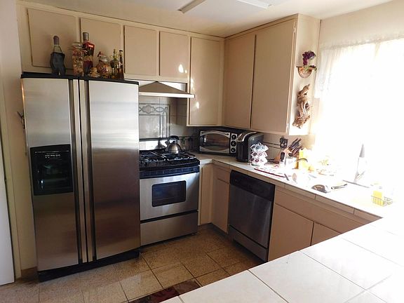 4th image of 2982 Cropley Ave