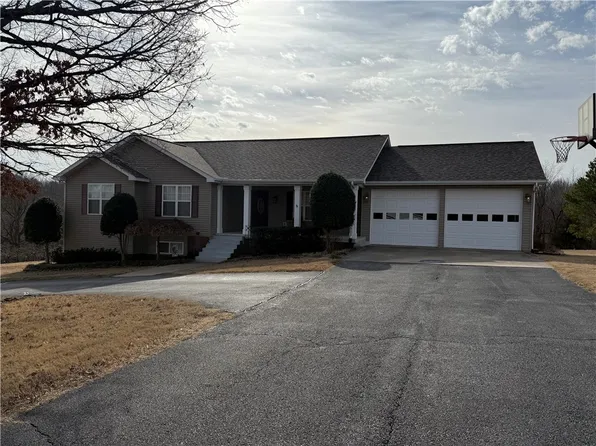 2545 Echo Hills Dr, Harrison, AR 72601