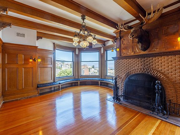 3rd image of 2394 Broadway St