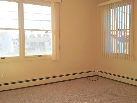 3rd image of 30 Iris Ln