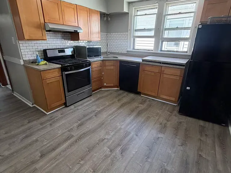 335 Manning Blvd #2 — Photo 6