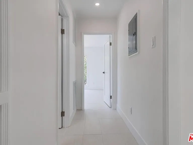 1318 S Longwood Ave — Photo 18