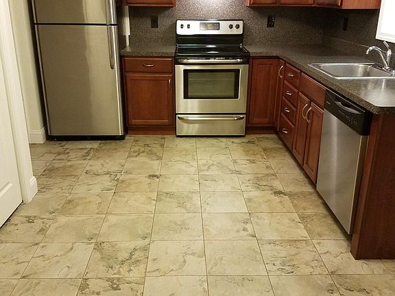 Eat-in Kitchen