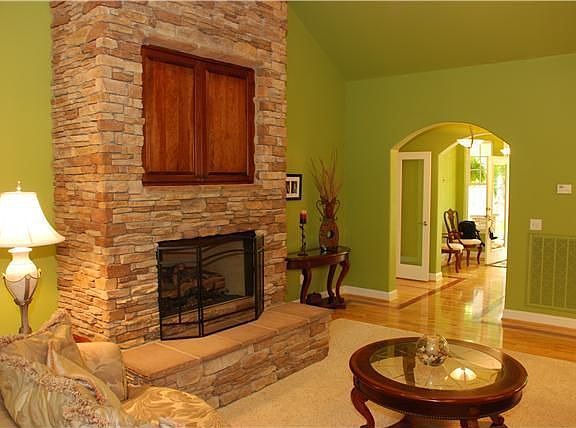 3rd image of 1042 Champion Hills Dr