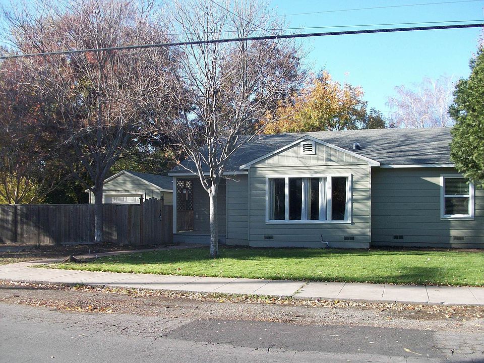 Front View of Avenues Charmer!