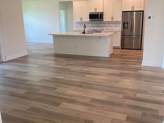 2nd image of 1573 Killian Dr NE