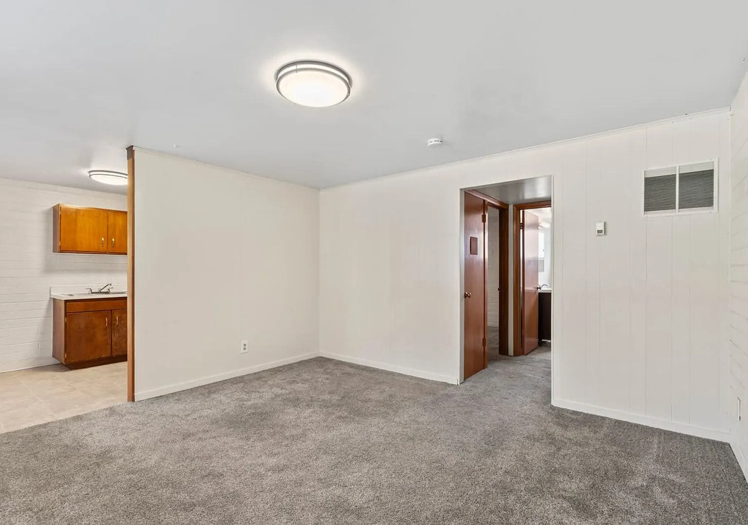 Sandy Apartments — Photo 4