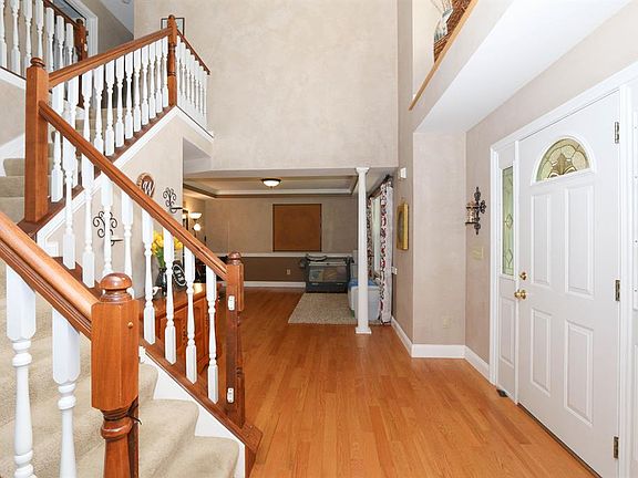 4th image of 126 Carriage Park Dr