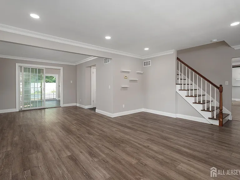65 Hastings Rd — Photo 3