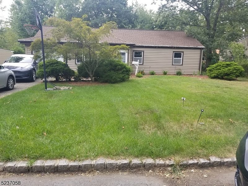 1st image of 25 Melrose Dr
