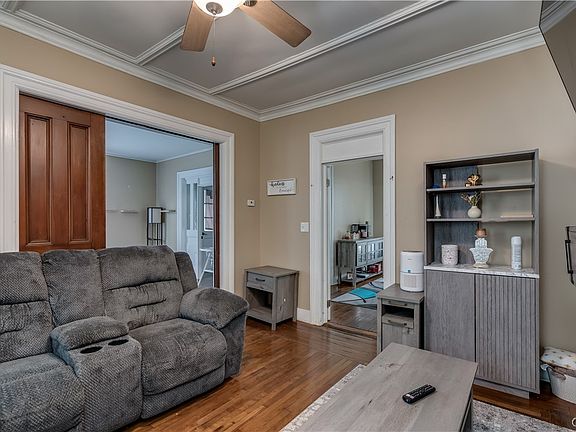 4th image of 412 Holcomb St