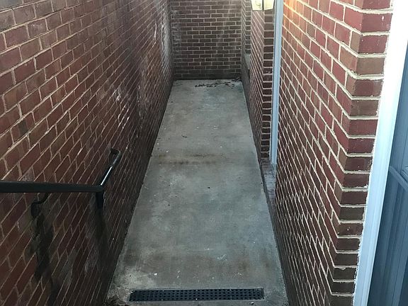 4th image of 210 S Maple Ave #C