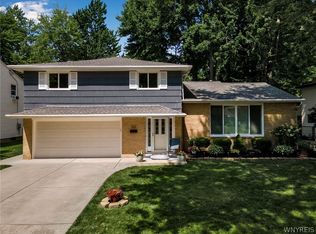 112 Cottonwood Dr, Williamsville, NY 14221
