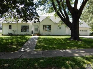 307 Iowa Ave, Holton, KS 66436