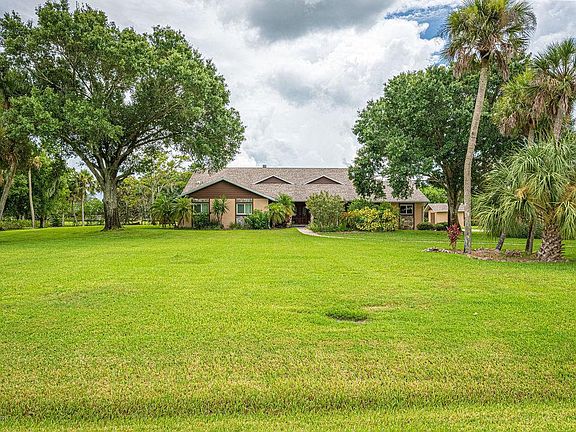 2nd image of 1855 Hidden Lake Dr