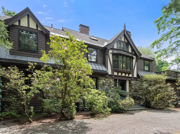 200 Dudley Rd, Newton, MA 02459